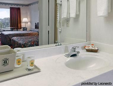 Super 8 Dahlonega Ga Hotel Room photo