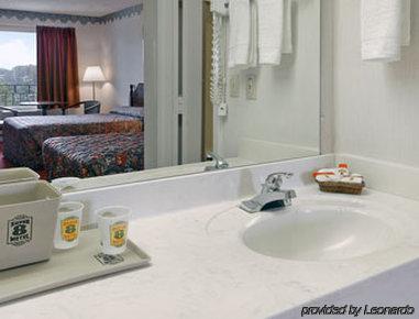 Super 8 Dahlonega Ga Hotel Room photo